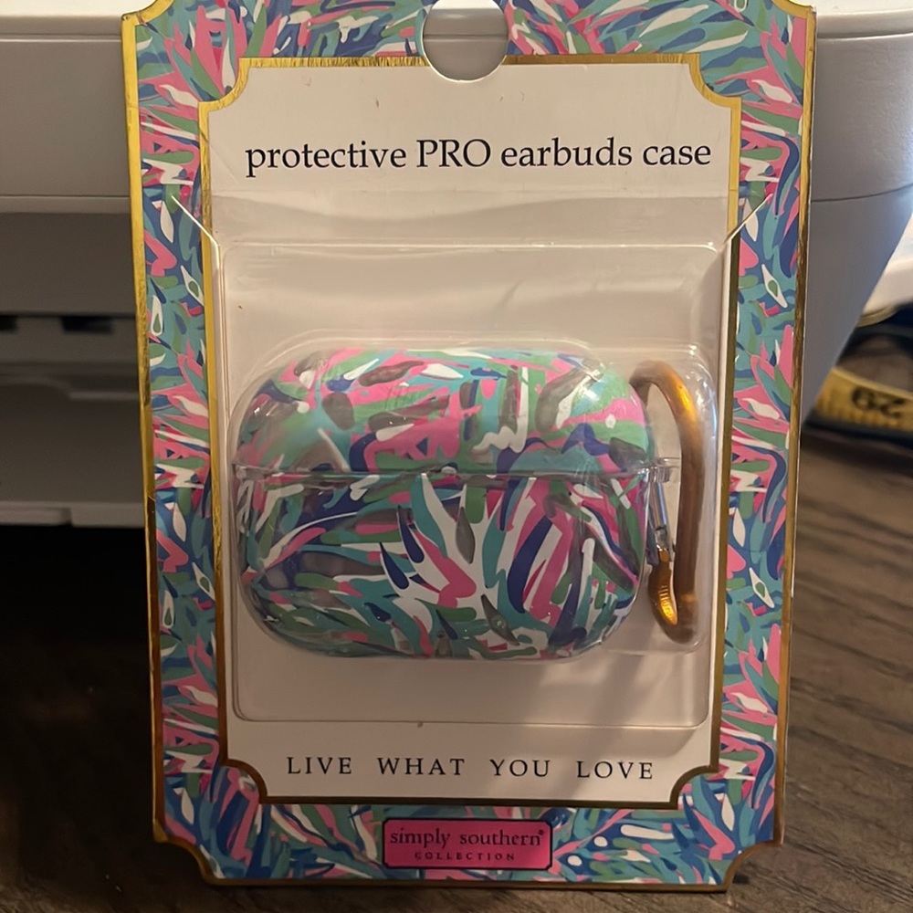 Brand New In Package Simply Southern Protective Pro Earbuds Case